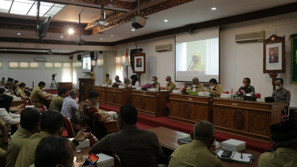Bupati Bantul bersama narasumber dalam acara Forum Konsultasi Publik Penyusunan RKPD 2023