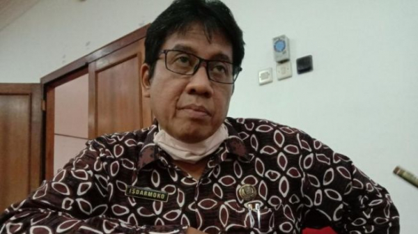 Kepala Dinas Dikpora Kabupaten Bantul Isdarmoko memberikan keterangan di gedung induk Pemkab Bantul, Kamis (28/5/2020). - (SuaraJogja.id/Mutiara Rizka)